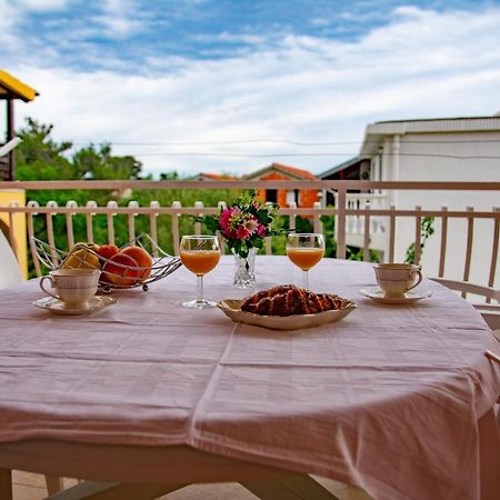 Apartment Tony - 2Bdr Beachfront Jadrija Esterno foto