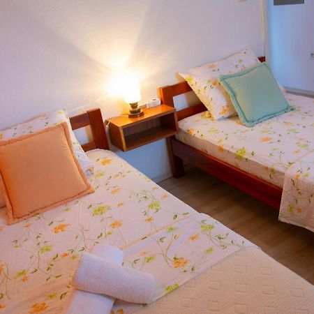 Apartment Tony - 2Bdr Beachfront Jadrija Esterno foto