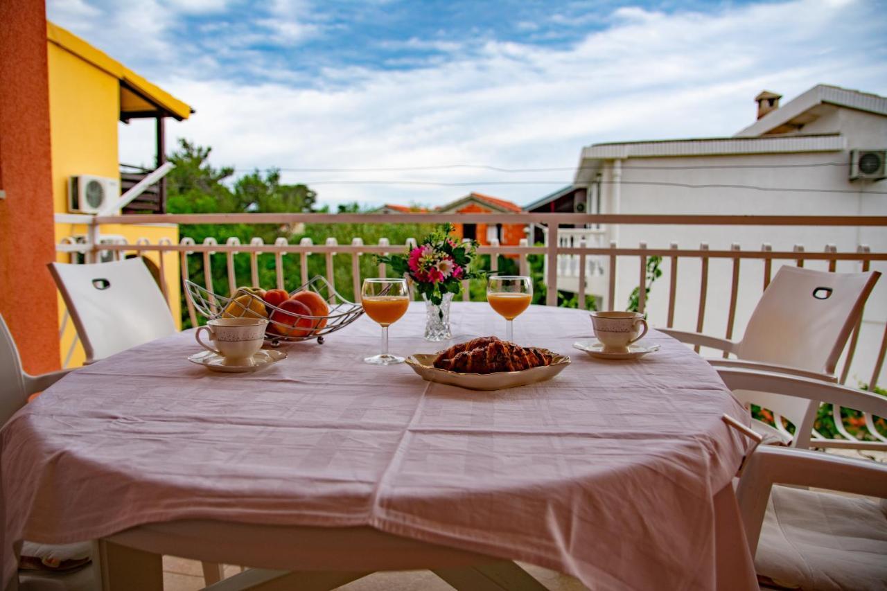 Apartment Tony - 2Bdr Beachfront Jadrija Esterno foto