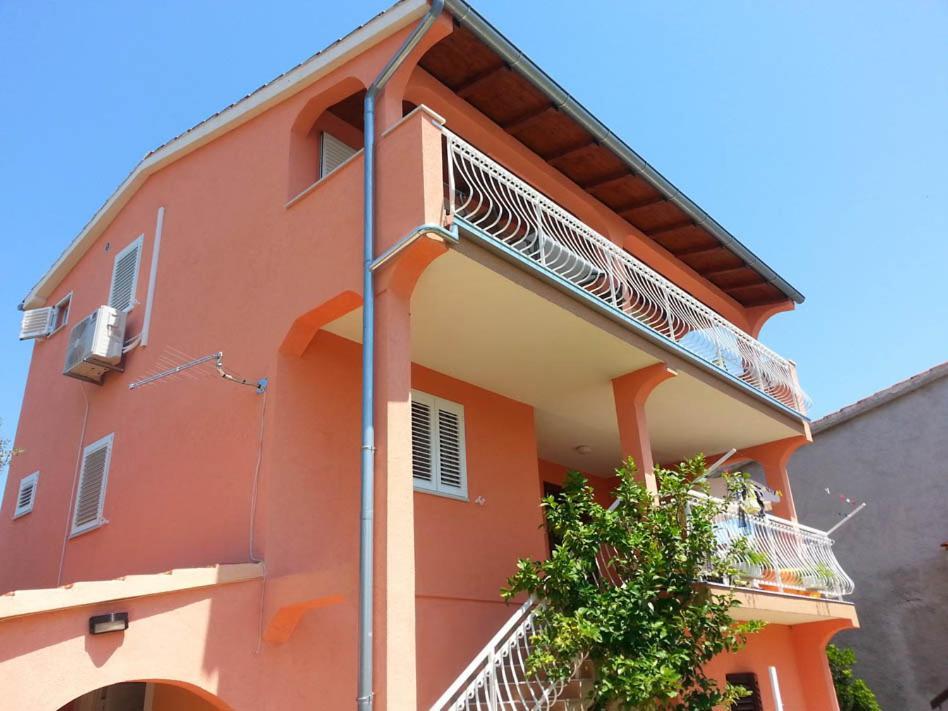 Apartment Tony - 2Bdr Beachfront Jadrija Esterno foto